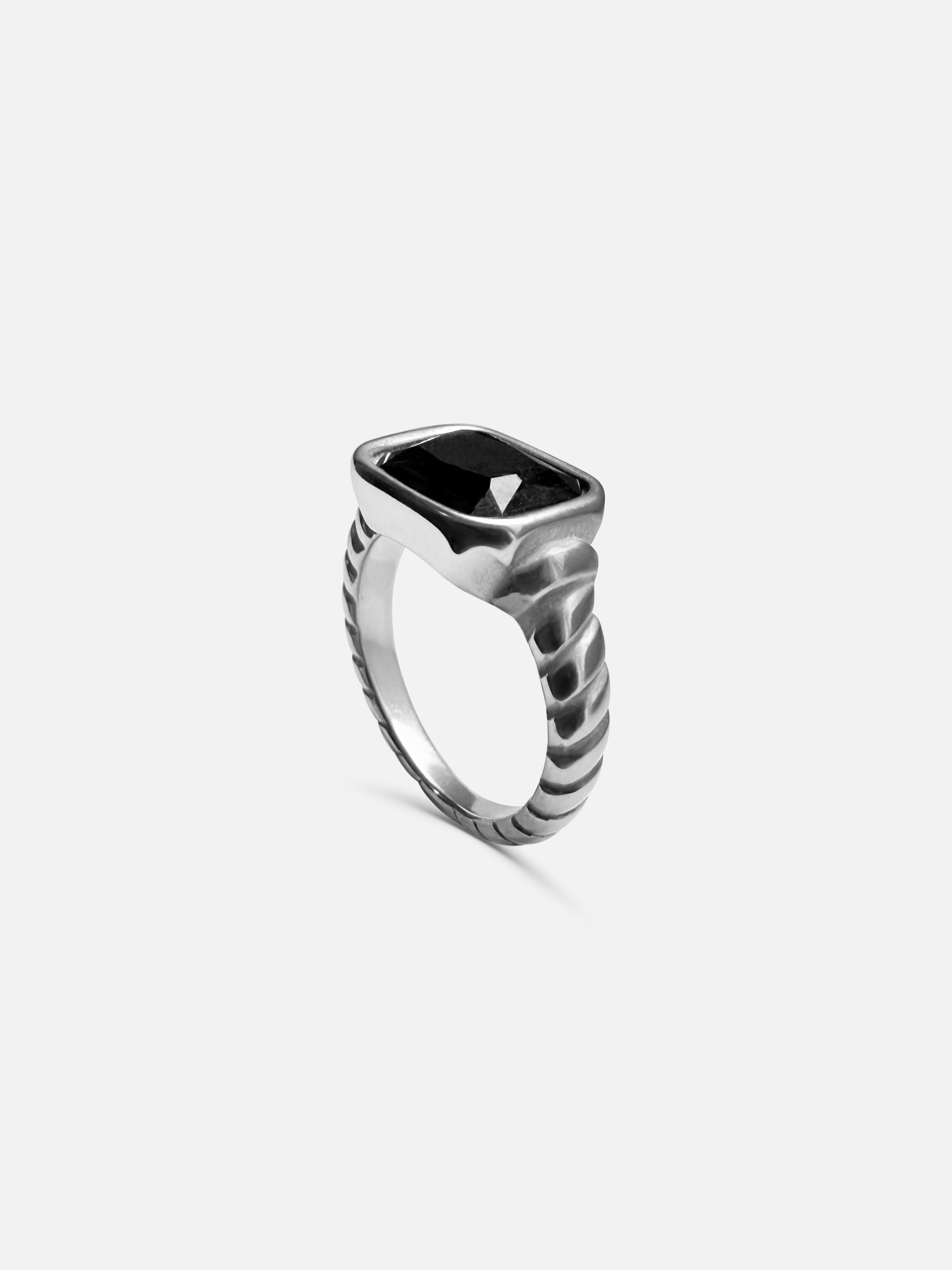 Nice Noir Ring